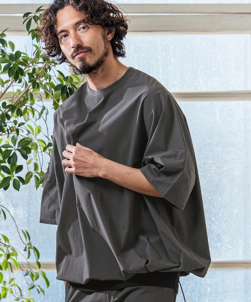 Magine（マージン）の「mt10254- Nylon Stretch Ripstop Drawstring Hem Relax Fit T-Shirt Tシャツ(MGN-261-031)（Tシャツ/カットソー・メンズ・チャコール/オリーブ/ブラック・48/46/44）」の2枚目の写真