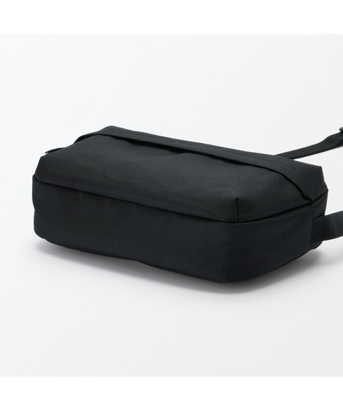 無印良品(ムジルシリョウヒン)の「撥水 再生ポリエステル 背面ポケット付き ショルダーバッグ(ショルダーバッグ・レディース・ブラック/ライトベージュ・FREE)」の22枚目の写真