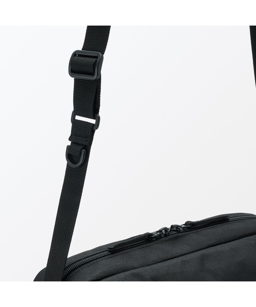 無印良品(ムジルシリョウヒン)の「撥水 再生ポリエステル 背面ポケット付き ショルダーバッグ(ショルダーバッグ・レディース・ブラック/ライトベージュ・FREE)」の18枚目の写真