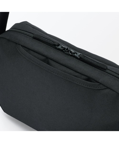 無印良品(ムジルシリョウヒン)の「撥水 再生ポリエステル 背面ポケット付き ショルダーバッグ(ショルダーバッグ・レディース・ブラック/ライトベージュ・FREE)」の17枚目の写真