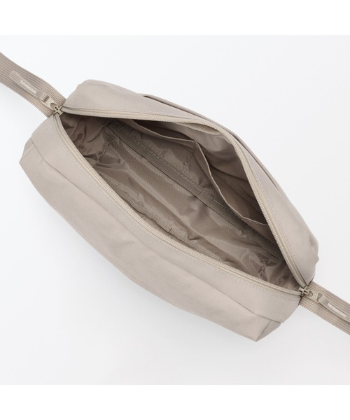 無印良品(ムジルシリョウヒン)の「撥水 再生ポリエステル 背面ポケット付き ショルダーバッグ(ショルダーバッグ・レディース・ブラック/ライトベージュ・FREE)」の10枚目の写真