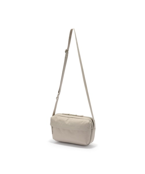 無印良品(ムジルシリョウヒン)の「撥水 再生ポリエステル 背面ポケット付き ショルダーバッグ(ショルダーバッグ・レディース・ブラック/ライトベージュ・FREE)」の12枚目の写真