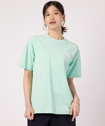 シェア バックロゴ グラフィック Tシャツ