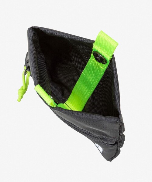 THE NORTH FACE(ザノースフェイス)の「THE NORTH FACE/ザ・ノース・フェイス Bilby Flat Pouch S/NN22607(ポーチ・メンズ・ブラック/ベージュ・ONE SIZE)」の6枚目の写真