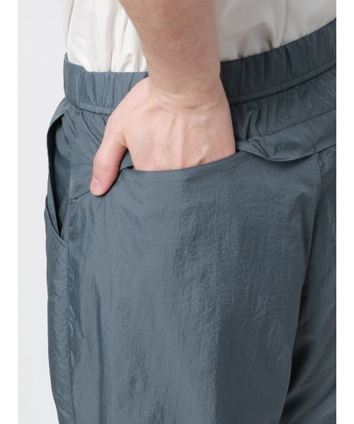 SUIT SQUARE（スーツスクエア）の「FLAT イージーパンツ ウォッシャブル UVカット 軽量 ナイロンワッシャー 無地 裾上げ済み（スラックス・メンズ・ブラック/ブルー・M/L）」の8枚目の写真