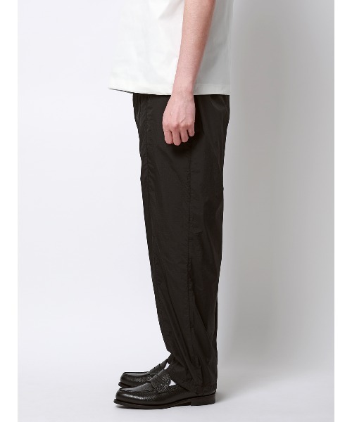 SUIT SQUARE（スーツスクエア）の「FLAT イージーパンツ ウォッシャブル UVカット 軽量 ナイロンワッシャー 無地 裾上げ済み（スラックス・メンズ・ブラック/ブルー・M/L）」の15枚目の写真