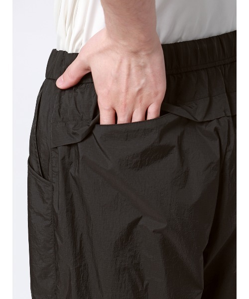 SUIT SQUARE（スーツスクエア）の「FLAT イージーパンツ ウォッシャブル UVカット 軽量 ナイロンワッシャー 無地 裾上げ済み（スラックス・メンズ・ブラック/ブルー・M/L）」の18枚目の写真