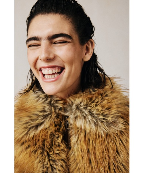 Desigual(デシグアル)の「【Desigual Studio】シンセティックファー×レザートリム ショートジャケット(その他アウター・レディース・ブラウン・XS/L)」の3枚目の写真