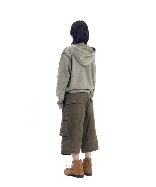 AAKAM(アーカム)の「Knee Pin-Tuck Bermuda Cargo Pants (Brown)(その他パンツ・レディース・その他・1/2)」の6枚目の写真