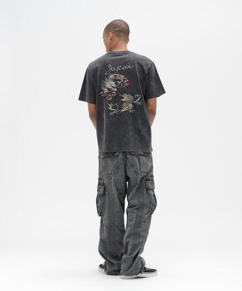 AVIREX(アヴィレックス)の「SOUVENIR T-SHIRT "TIGER & DRAGON" / スーベニア Tシャツ ”タイガー&ドラゴン” / AVIREX / アヴィレックス(Tシャツ/カットソー・メンズ・ブラック/ホワイト系2/ネイビー・L/M/2XL/XL)」の8枚目の写真