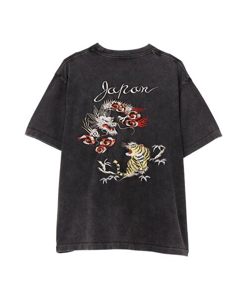 AVIREX(アヴィレックス)の「SOUVENIR T-SHIRT "TIGER & DRAGON" / スーベニア Tシャツ ”タイガー&ドラゴン” / AVIREX / アヴィレックス(Tシャツ/カットソー・メンズ・ブラック/ホワイト系2/ネイビー・L/M/2XL/XL)」の12枚目の写真