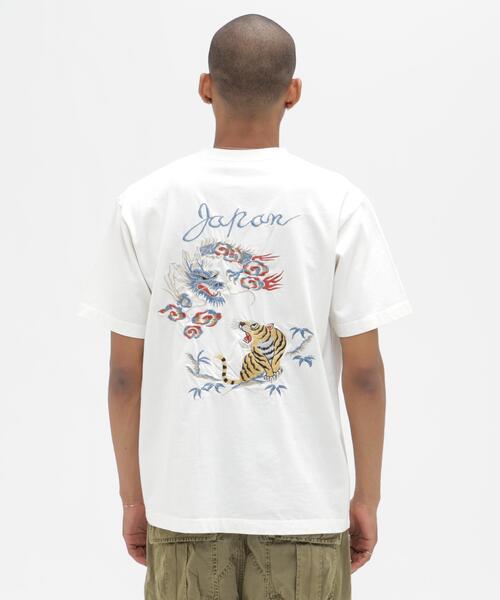 AVIREX(アヴィレックス)の「SOUVENIR T-SHIRT "TIGER & DRAGON" / スーベニア Tシャツ ”タイガー&ドラゴン” / AVIREX / アヴィレックス(Tシャツ/カットソー・メンズ・ブラック/ホワイト系2/ネイビー・L/M/2XL/XL)」の16枚目の写真