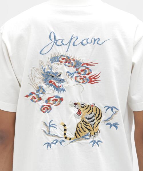 AVIREX(アヴィレックス)の「SOUVENIR T-SHIRT "TIGER & DRAGON" / スーベニア Tシャツ ”タイガー&ドラゴン” / AVIREX / アヴィレックス(Tシャツ/カットソー・メンズ・ブラック/ホワイト系2/ネイビー・L/M/2XL/XL)」の21枚目の写真