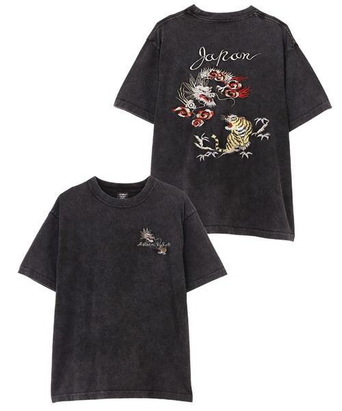 AVIREX(アヴィレックス)の「SOUVENIR T-SHIRT "TIGER & DRAGON" / スーベニア Tシャツ ”タイガー&ドラゴン” / AVIREX / アヴィレックス(Tシャツ/カットソー・メンズ・ブラック/ホワイト系2/ネイビー・L/M/2XL/XL)」の3枚目の写真