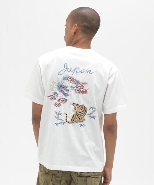 AVIREX(アヴィレックス)の「SOUVENIR T-SHIRT "TIGER & DRAGON" / スーベニア Tシャツ ”タイガー&ドラゴン” / AVIREX / アヴィレックス(Tシャツ/カットソー・メンズ・ブラック/ホワイト系2/ネイビー・L/M/2XL/XL)」の5枚目の写真