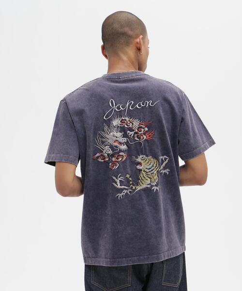 AVIREX(アヴィレックス)の「SOUVENIR T-SHIRT "TIGER & DRAGON" / スーベニア Tシャツ ”タイガー&ドラゴン” / AVIREX / アヴィレックス(Tシャツ/カットソー・メンズ・ブラック/ホワイト系2/ネイビー・L/M/2XL/XL)」の6枚目の写真
