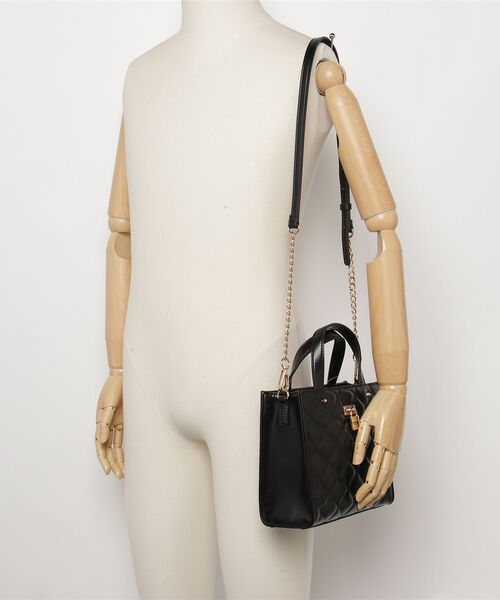 Guess(ゲス)の「RAMONA MINI TOTE ミニトート ショルダーバッグ(ショルダーバッグ・レディース・ブラック・ONE SIZE)」の15枚目の写真