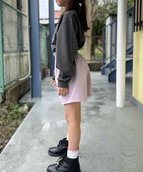 Right-on(ライトオン)の「VIVIAN BLUE(ヴィヴィアンブルー)ウエストフリルショートパンツ(その他パンツ・キッズ・ライラック/ブラック/ライム/ライトインディゴブルー/ダークインディゴブルー/ダークグレー・110/120/130/140/150/160)」の13枚目の写真