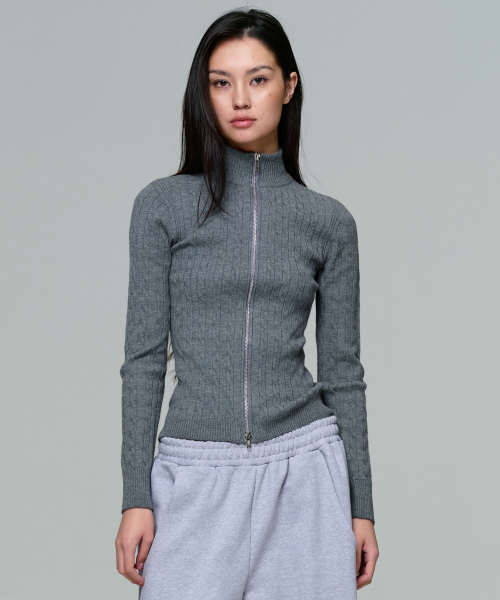 ERA(エラ)の「WOMEN FITTED CABLE ZIP KNIT - GRAY(ニット/セーター・レディース・グレー・OS)」の1枚目の写真