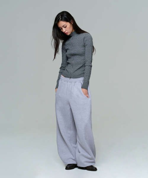 ERA(エラ)の「WOMEN FITTED CABLE ZIP KNIT - GRAY(ニット/セーター・レディース・グレー・OS)」の4枚目の写真