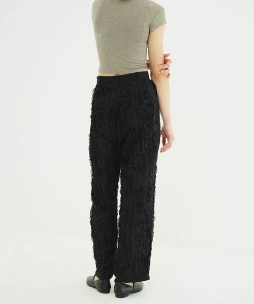 CLANE（クラネ）の「TOPSTITCHED FRILL STRAIGHT PANTS（その他パンツ・レディース・ブラック/アイボリー・2/1/0）」の5枚目の写真