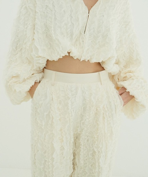 CLANE（クラネ）の「TOPSTITCHED FRILL STRAIGHT PANTS（その他パンツ・レディース・ブラック/アイボリー・2/1/0）」の16枚目の写真