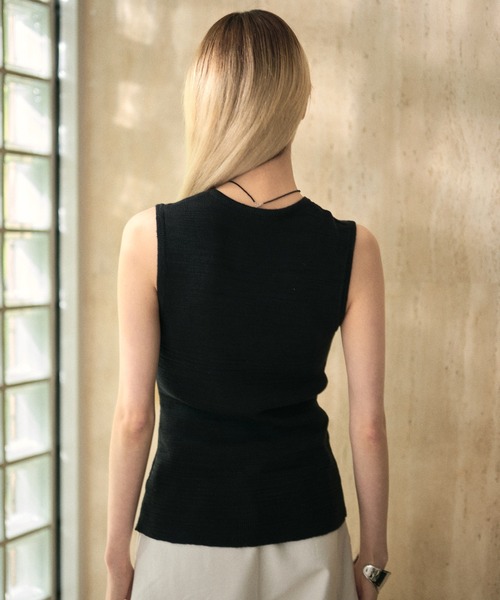 LAULEN(ローレン)の「multi button knit tank /マルチボタンリブニットタンク(ニット/セーター・レディース・ブラック/ホワイト/ベージュ・FREE)」の16枚目の写真