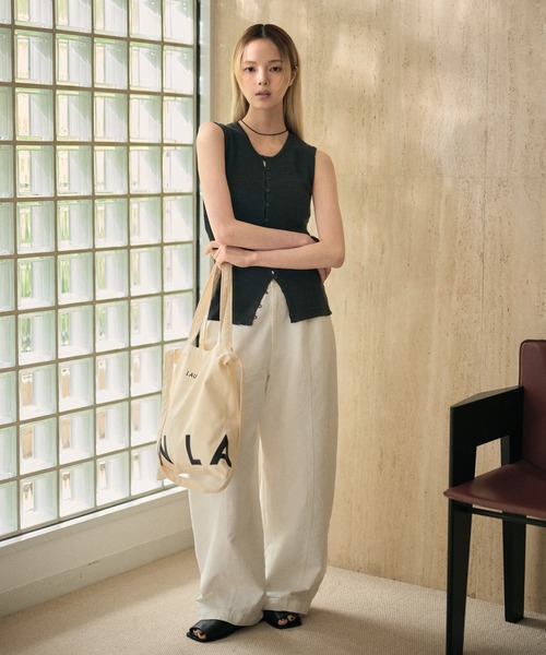 LAULEN(ローレン)の「multi button knit tank /マルチボタンリブニットタンク(ニット/セーター・レディース・ブラック/ホワイト/ベージュ・FREE)」の22枚目の写真