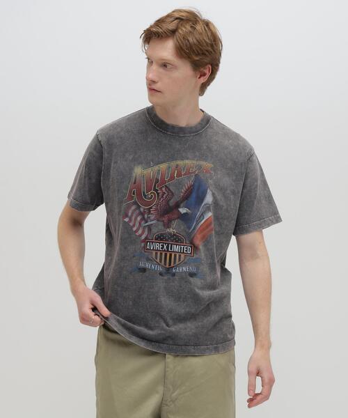 AVIREX(アヴィレックス)の「《直営店限定》FADE S/S T-SHIRT ”EAGLE” / フェード 半袖Tシャツ ”鷲” / AVIREX / アヴィレックス(Tシャツ/カットソー・メンズ・ホワイト系2/チャコールグレー/オレンジ・XL/L/M/2XL)」の1枚目の写真