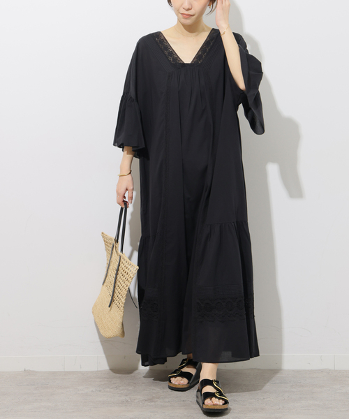 JOURNAL STANDARD relume(ジャーナルスタンダード レリューム)の「コットンボイルVネックレースワンピース(ワンピース・レディース・ブルー/ブラック・FREE)」の4枚目の写真