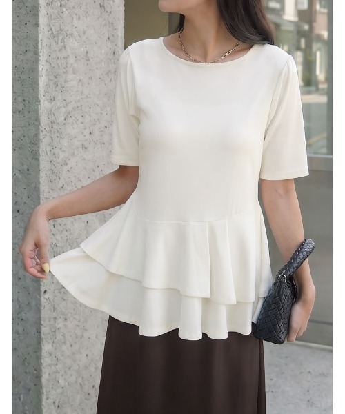 Re:EDIT（リエディ）の「[2026 SUMMER COLLECTION][接触冷感]アシンメトリーペプラム半袖トップス（Tシャツ/カットソー・レディース・ブラック/アイボリー/モカ・MEDIUM/LARGE）」の2枚目の写真