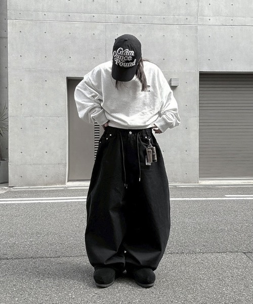 YACA(ヤーカ)の「Curved Balloon Pants/カーブバルーンパンツ【ユニセックス着用可能】(その他パンツ・レディース・ブラック/ブラウン/ライトベージュ・FREE)」の6枚目の写真