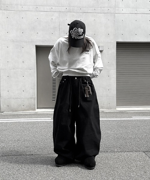 YACA(ヤーカ)の「Curved Balloon Pants/カーブバルーンパンツ【ユニセックス着用可能】(その他パンツ・レディース・ブラック/ブラウン/ライトベージュ・FREE)」の8枚目の写真