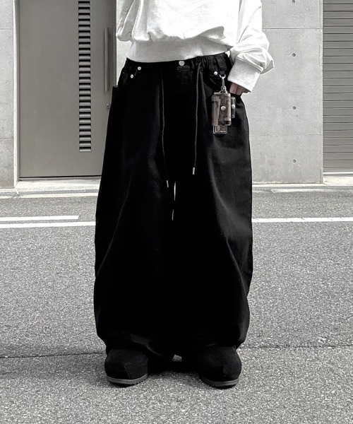 YACA(ヤーカ)の「Curved Balloon Pants/カーブバルーンパンツ【ユニセックス着用可能】(その他パンツ・レディース・ブラック/ブラウン/ライトベージュ・FREE)」の12枚目の写真