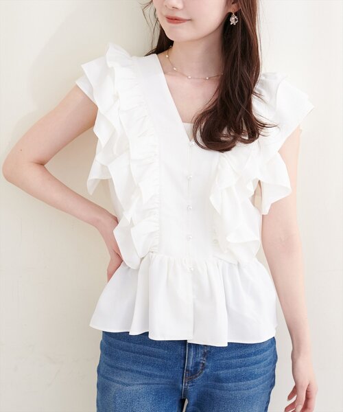 natural couture(ナチュラルクチュール)の「〈Erikoコラボ〉ラッフルフリルペプラムブラウス(シャツ/ブラウス・レディース・ブラック/ライトベージュ/ドット/オフホワイト・FREE)」の6枚目の写真