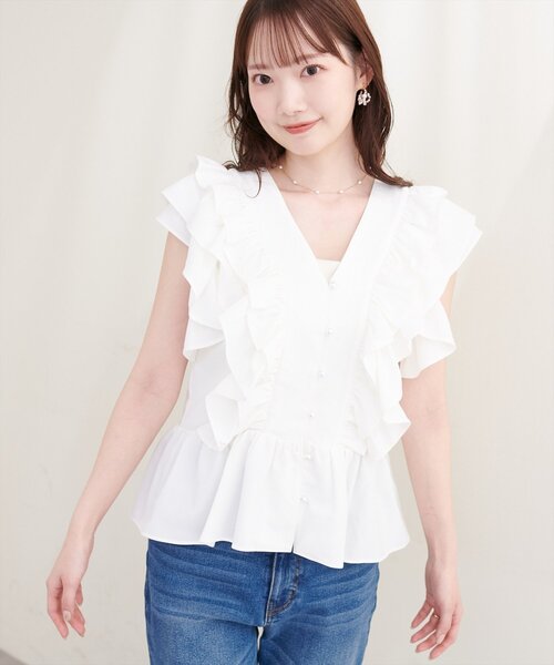 natural couture(ナチュラルクチュール)の「〈Erikoコラボ〉ラッフルフリルペプラムブラウス(シャツ/ブラウス・レディース・ブラック/ライトベージュ/ドット/オフホワイト・FREE)」の7枚目の写真