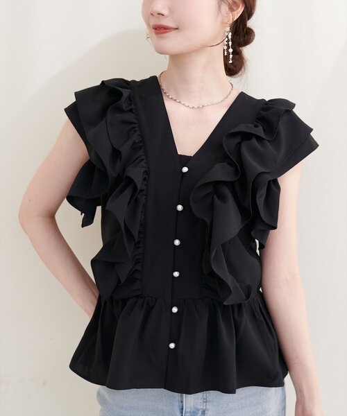 natural couture(ナチュラルクチュール)の「〈Erikoコラボ〉ラッフルフリルペプラムブラウス(シャツ/ブラウス・レディース・ブラック/ライトベージュ/ドット/オフホワイト・FREE)」の11枚目の写真