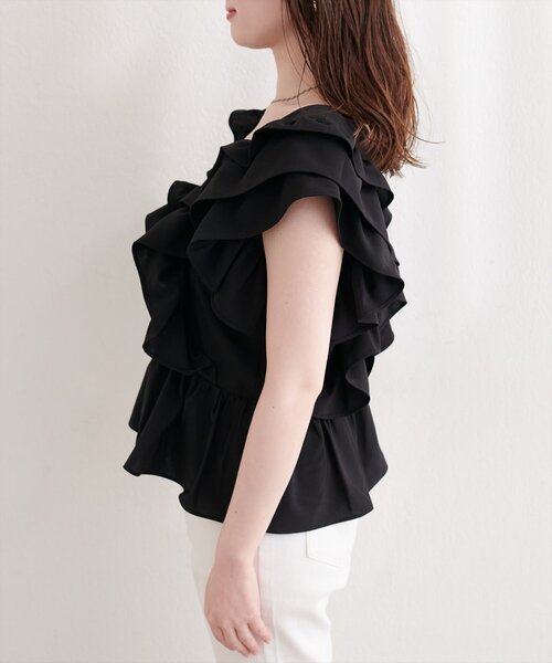 natural couture(ナチュラルクチュール)の「〈Erikoコラボ〉ラッフルフリルペプラムブラウス(シャツ/ブラウス・レディース・ブラック/ライトベージュ/ドット/オフホワイト・FREE)」の16枚目の写真