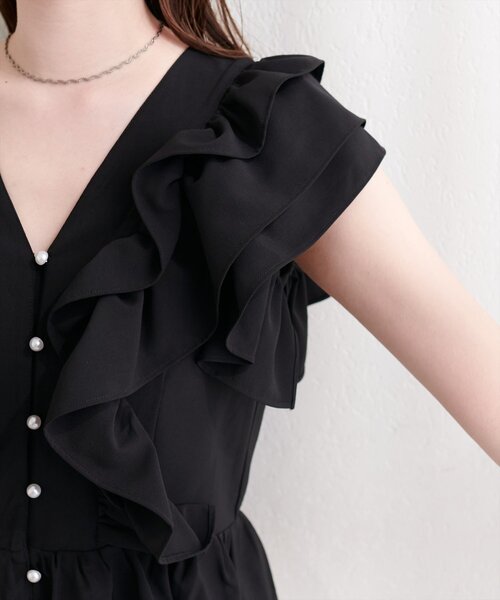 natural couture(ナチュラルクチュール)の「〈Erikoコラボ〉ラッフルフリルペプラムブラウス(シャツ/ブラウス・レディース・ブラック/ライトベージュ/ドット/オフホワイト・FREE)」の20枚目の写真