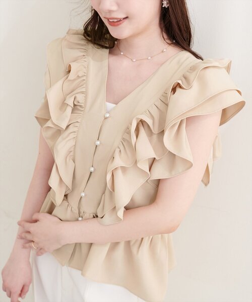 natural couture(ナチュラルクチュール)の「〈Erikoコラボ〉ラッフルフリルペプラムブラウス(シャツ/ブラウス・レディース・ブラック/ライトベージュ/ドット/オフホワイト・FREE)」の22枚目の写真