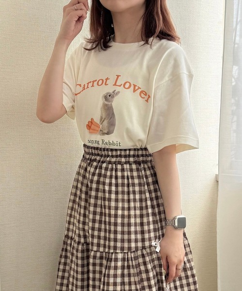 etta(エタ)の「キャロットうさぎデザイン半袖Tシャツ(Tシャツ/カットソー・レディース・アイボリー・SMALL/MEDIUM)」の1枚目の写真