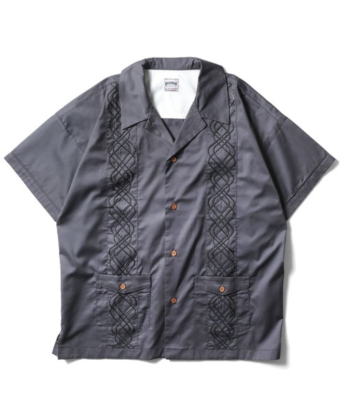 HOUSTON(ヒューストン)の「HOUSTON コード刺繍オープンカラーシャツ(WAIST POKET)(シャツ/ブラウス・メンズ・オフホワイト/チャコール/ブラウン系その他・MEDIUM/LARGE/X-LARGE/XX-LARGE)」の2枚目の写真