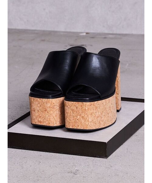 GYDA（ジェイダ）の「コルクチャンキーサンダル（サンダル・レディース・ブラック/オフホワイト・SMALL/MEDIUM/LARGE）」の2枚目の写真