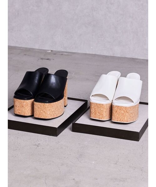 GYDA(ジェイダ)の「コルクチャンキーサンダル(サンダル・レディース・ブラック/オフホワイト・SMALL/MEDIUM/LARGE)」の3枚目の写真