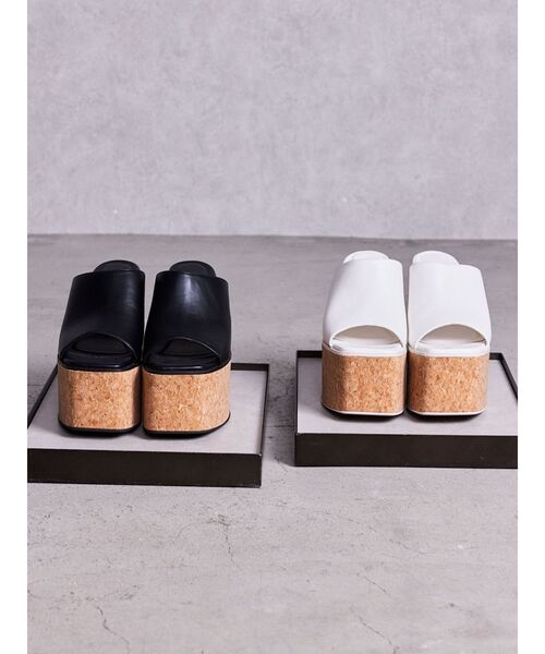GYDA(ジェイダ)の「コルクチャンキーサンダル(サンダル・レディース・ブラック/オフホワイト・SMALL/MEDIUM/LARGE)」の4枚目の写真