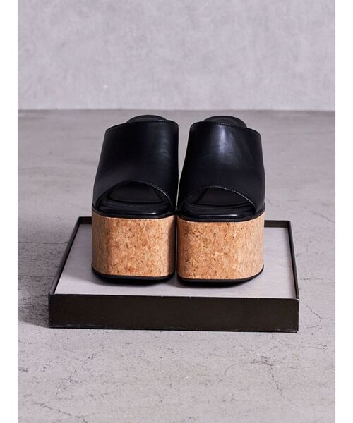 GYDA(ジェイダ)の「コルクチャンキーサンダル(サンダル・レディース・ブラック/オフホワイト・SMALL/MEDIUM/LARGE)」の6枚目の写真