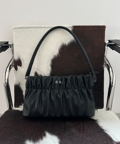 loin nuit（ロワンニュイ）の「2way gather hand bag / 2wayギャザーハンドバッグ（ショルダーバッグ・レディース・アイボリー/キャメル/ブラック・FREE）」の4枚目の写真