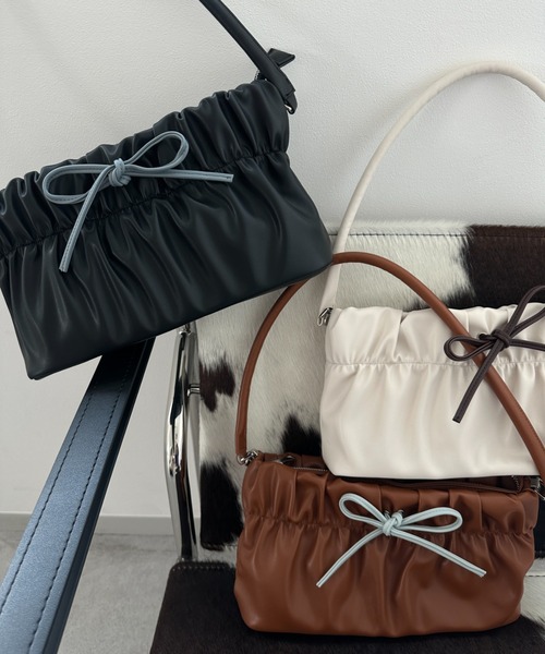 loin nuit（ロワンニュイ）の「2way gather hand bag / 2wayギャザーハンドバッグ（ショルダーバッグ・レディース・アイボリー/キャメル/ブラック・FREE）」の7枚目の写真