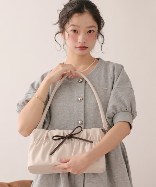 loin nuit（ロワンニュイ）の「2way gather hand bag / 2wayギャザーハンドバッグ（ショルダーバッグ・レディース・アイボリー/キャメル/ブラック・FREE）」の14枚目の写真