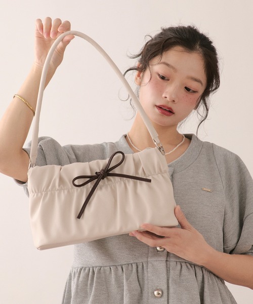 loin nuit（ロワンニュイ）の「2way gather hand bag / 2wayギャザーハンドバッグ（ショルダーバッグ・レディース・アイボリー/キャメル/ブラック・FREE）」の15枚目の写真